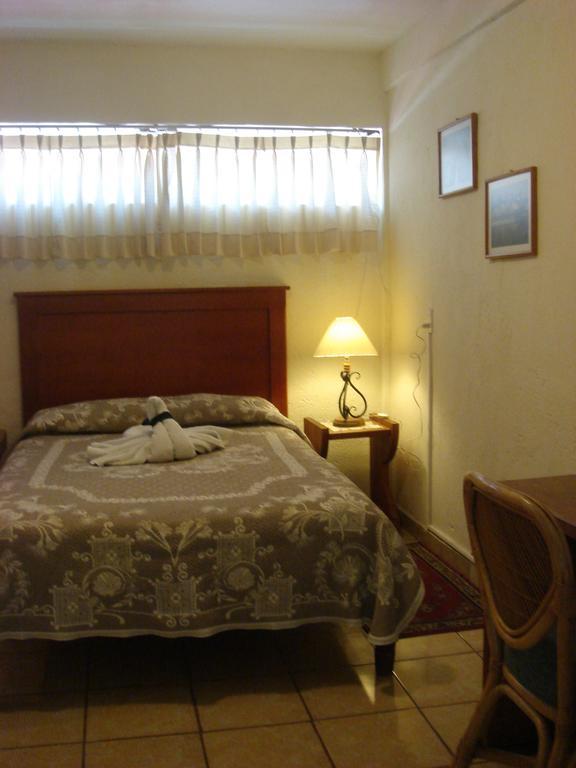 Hotel Y Posada Refugio Independencia Морелия Номер фото